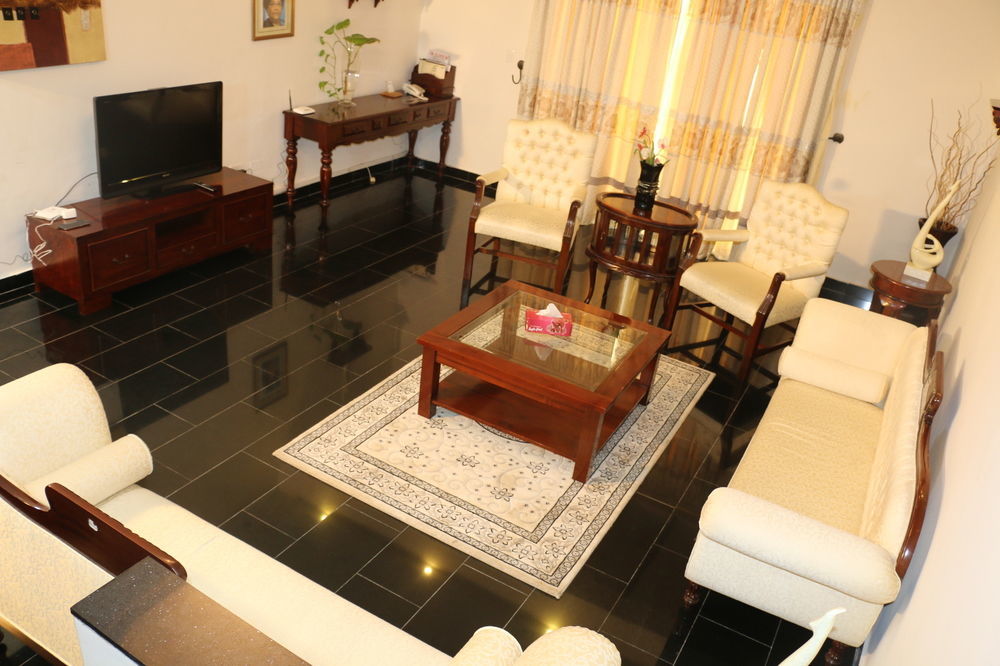 Palm Spring Resort Monrovia Buitenkant foto