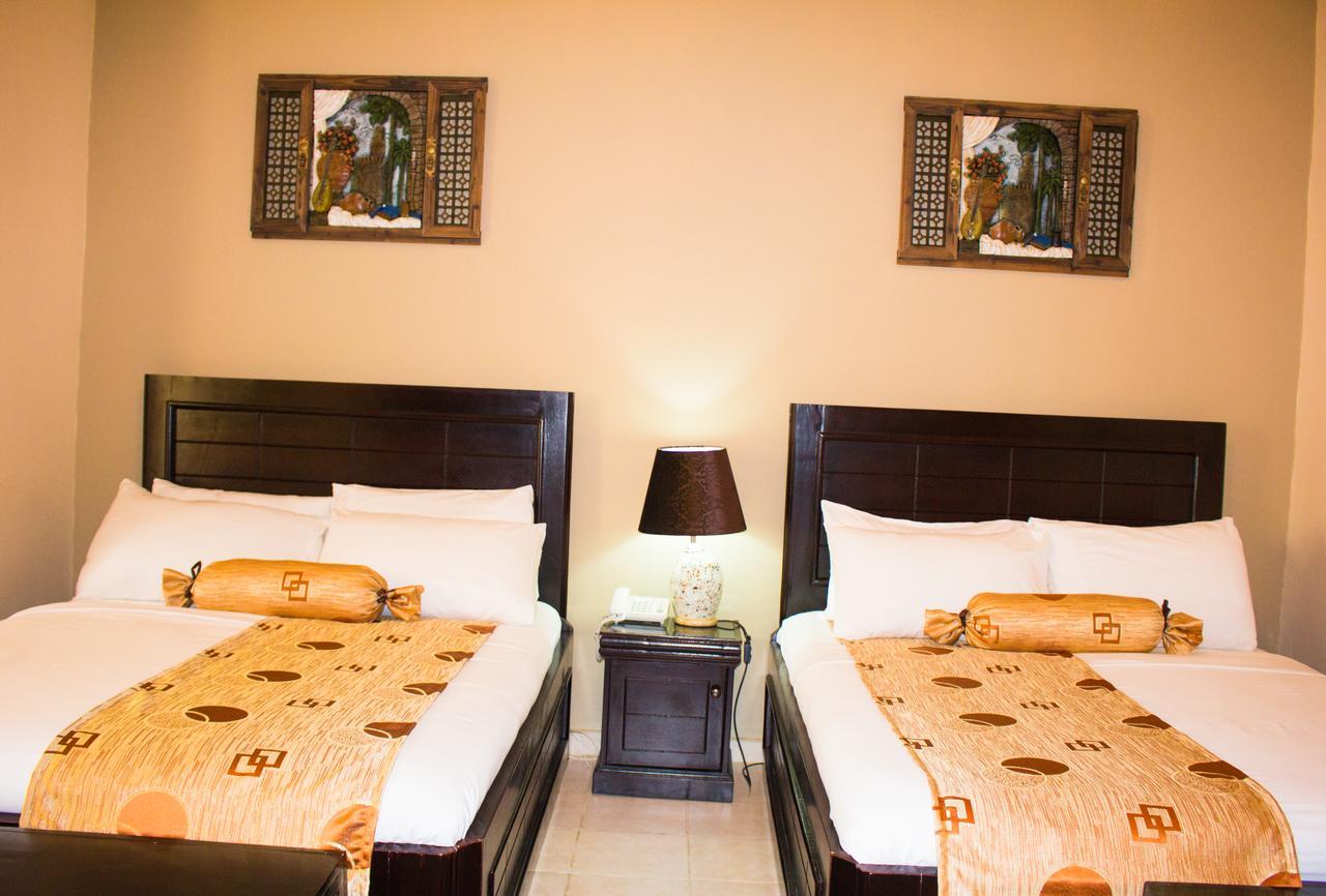 Palm Spring Resort Monrovia Buitenkant foto