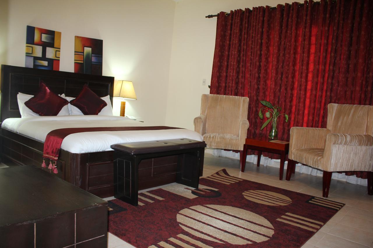 Palm Spring Resort Monrovia Buitenkant foto