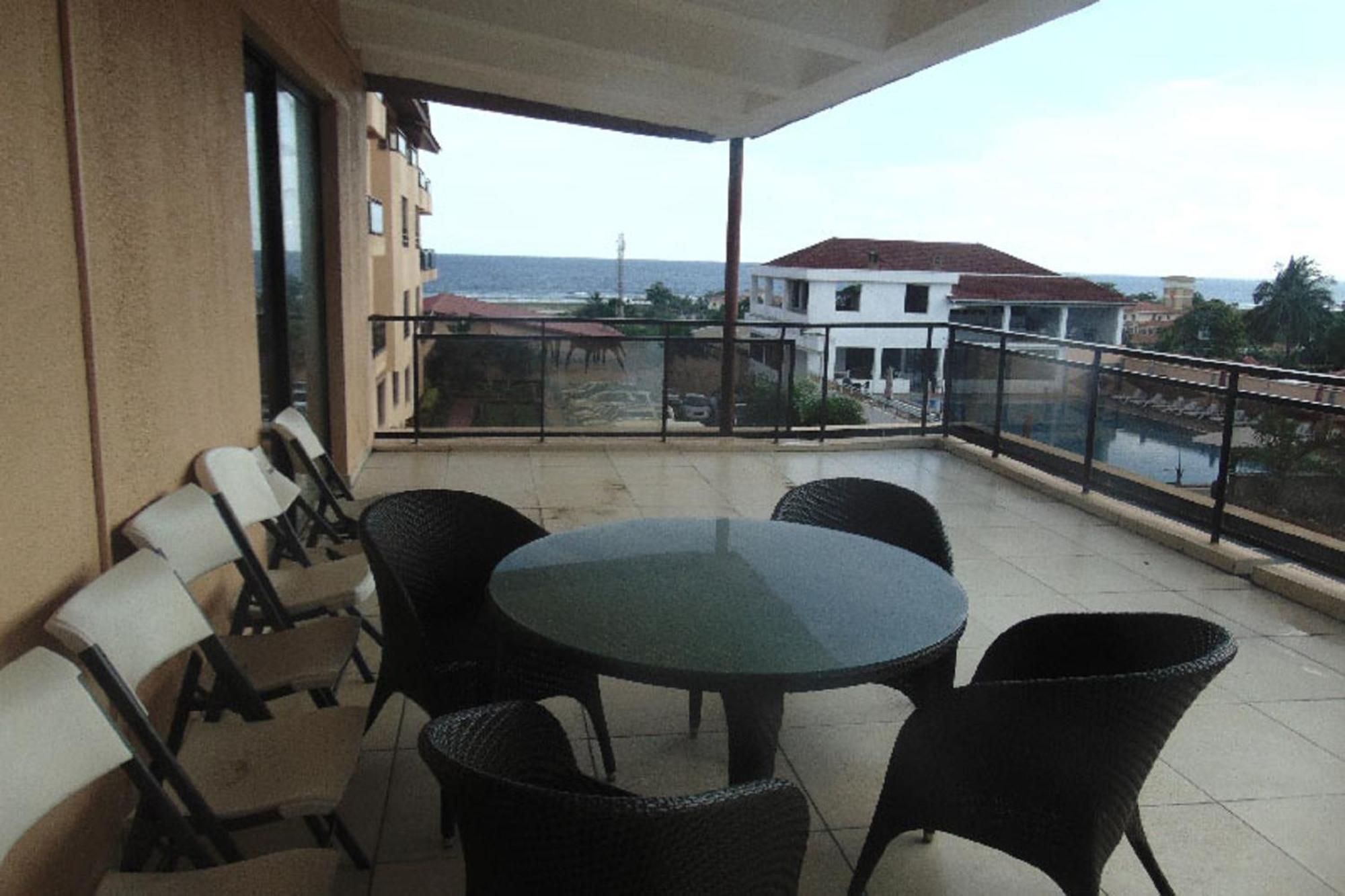 Palm Spring Resort Monrovia Buitenkant foto