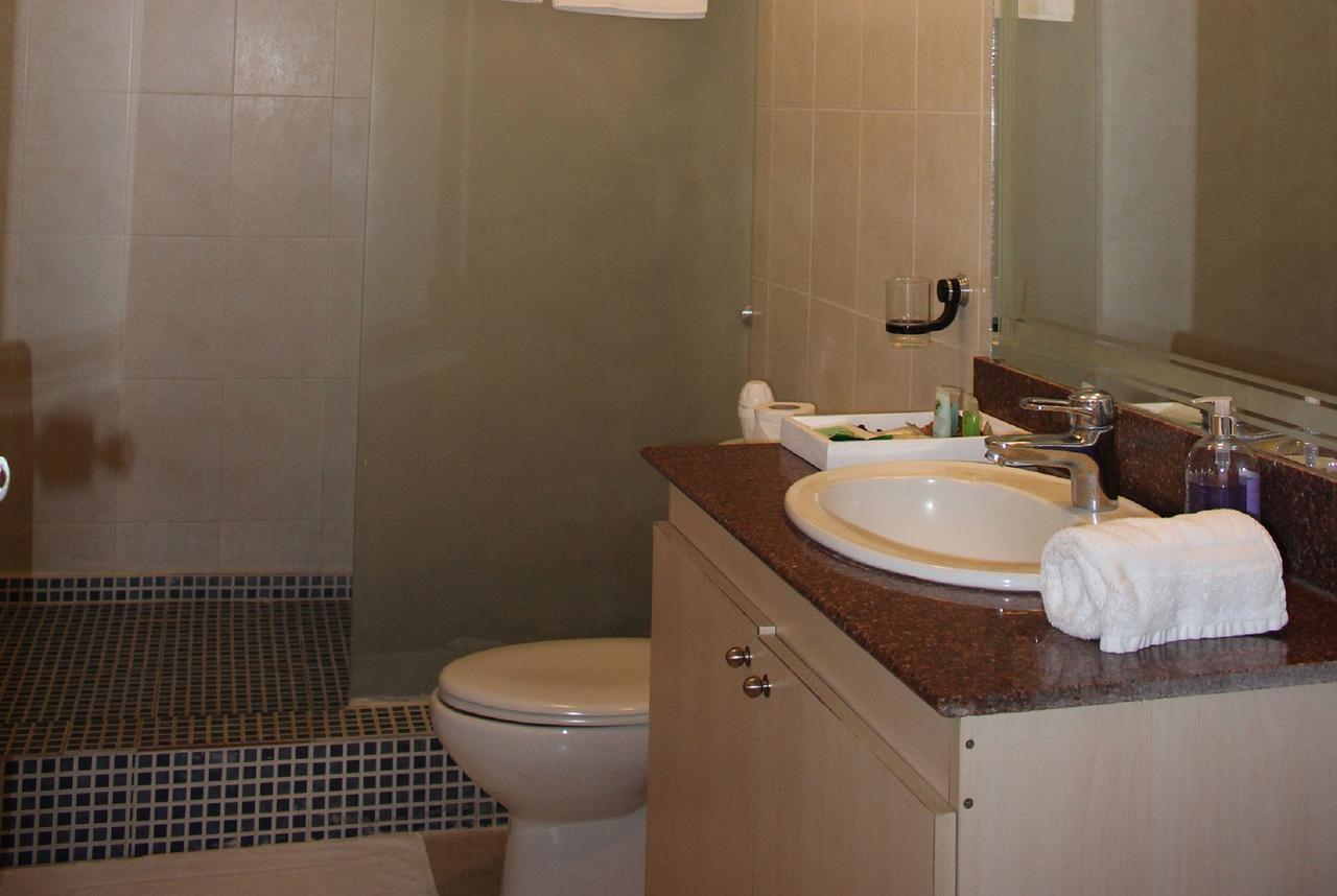 Palm Spring Resort Monrovia Buitenkant foto