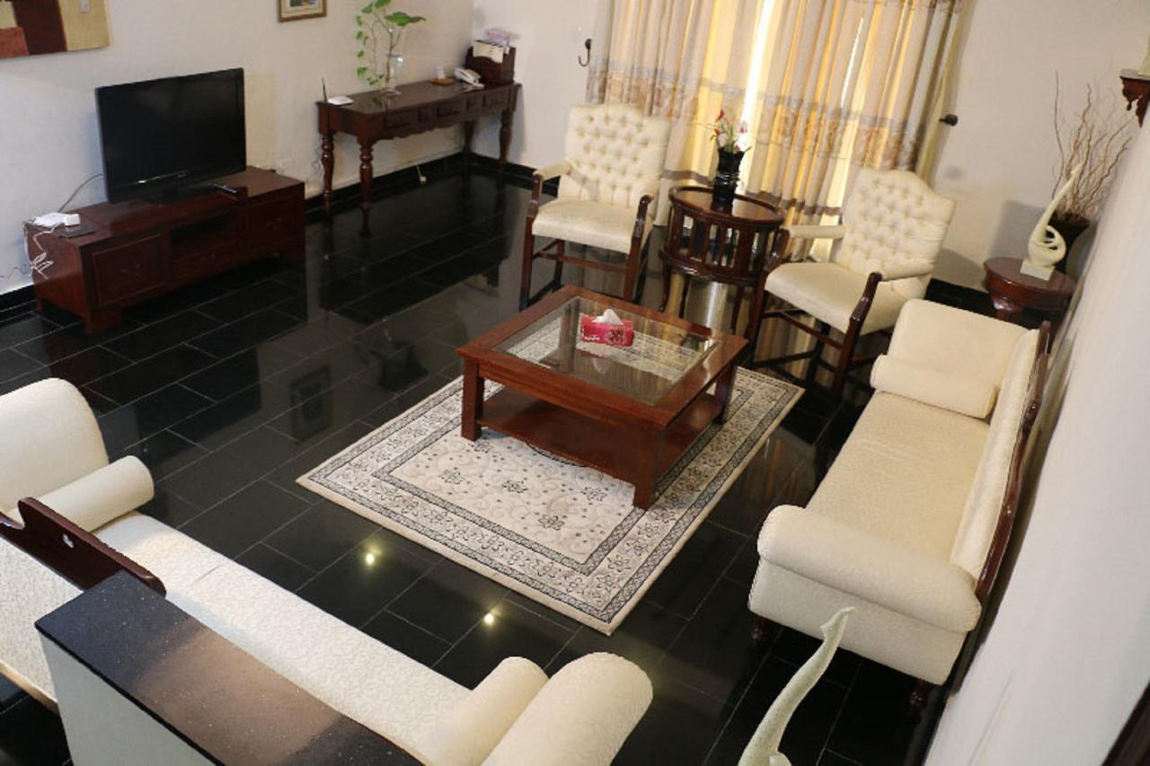Palm Spring Resort Monrovia Buitenkant foto
