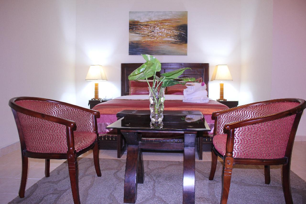 Palm Spring Resort Monrovia Buitenkant foto