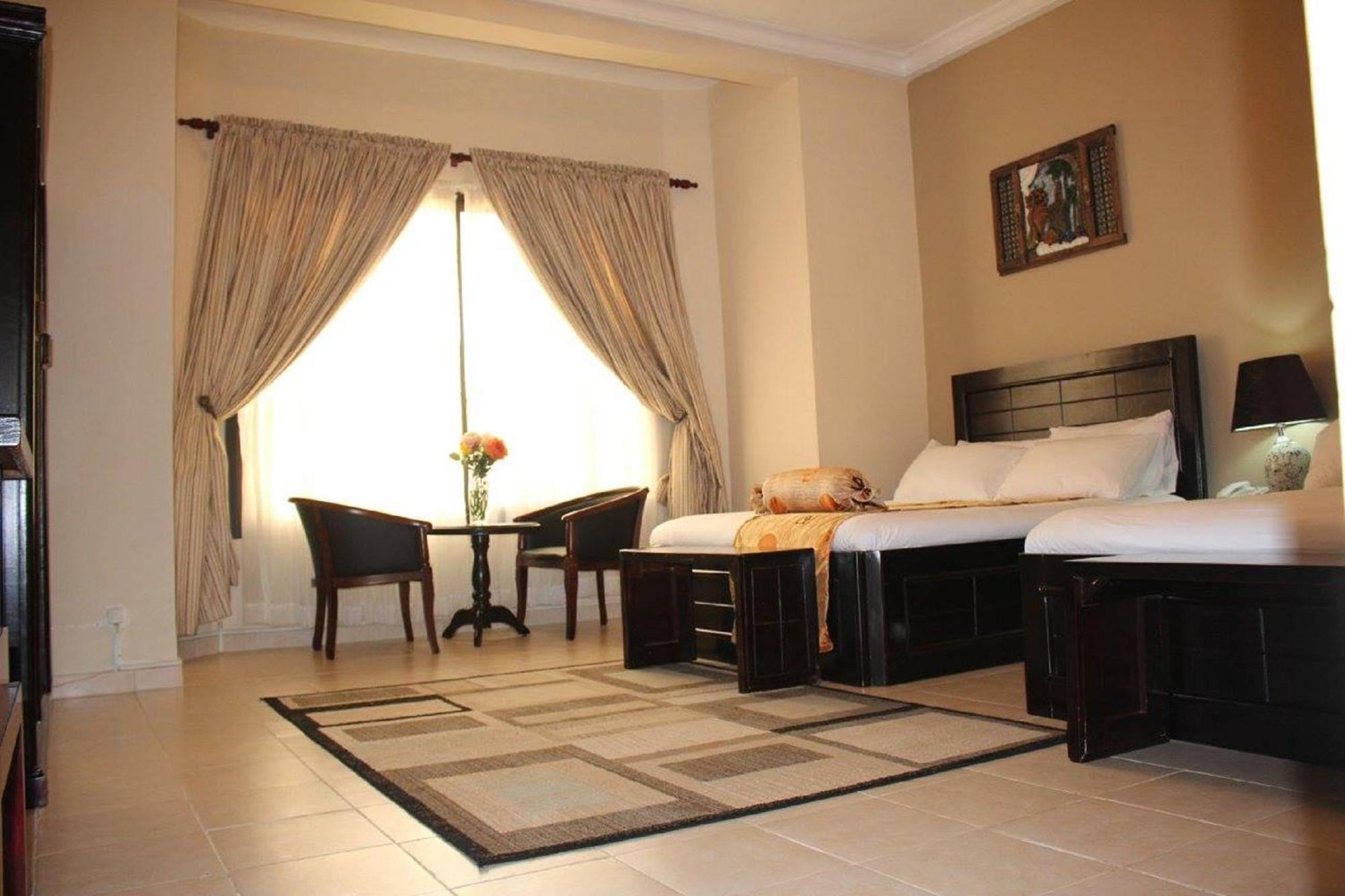Palm Spring Resort Monrovia Buitenkant foto